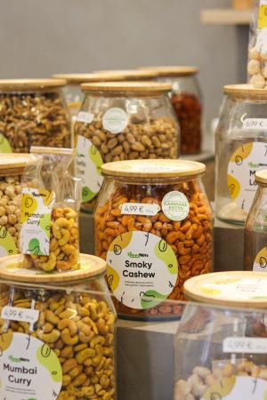 HappyNuts / Tie Kepėjai